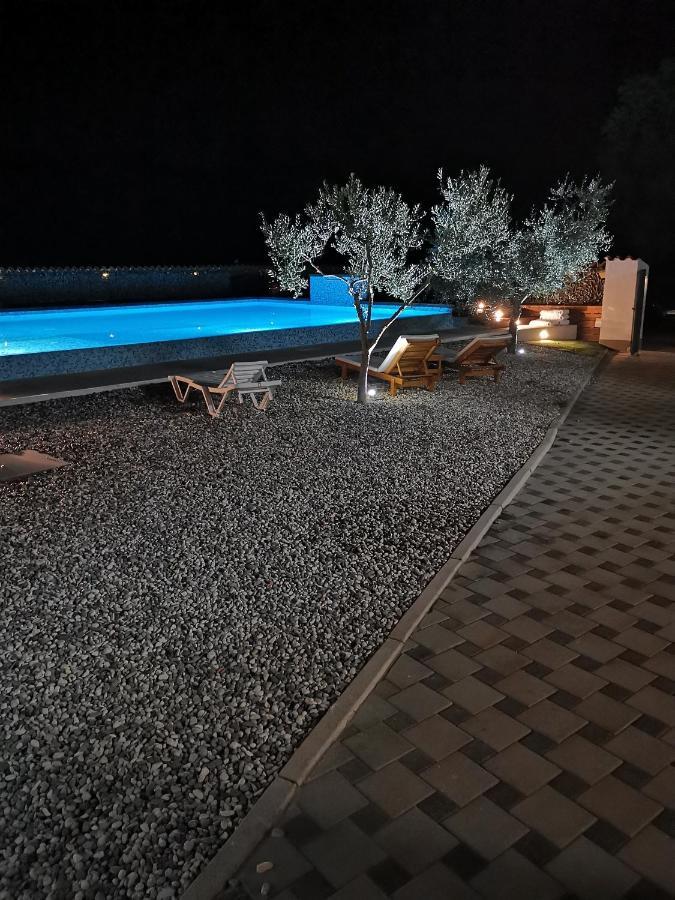 Jacuzi Cottage In The Olive Grove Pula Eksteriør billede