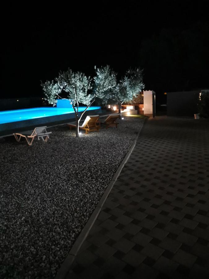 Jacuzi Cottage In The Olive Grove Pula Eksteriør billede